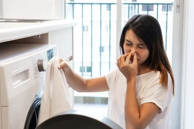 علت بوی بد ماشین لباسشویی
